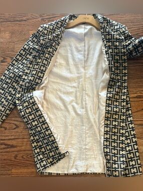 Neiman Marcus S&D Designer feel Black & Tan Geometric Trench Coat